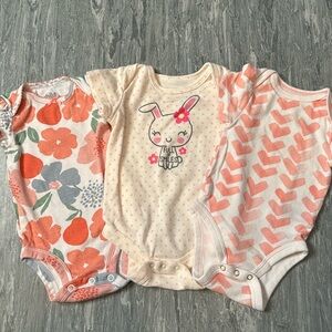 💜3/$15 Baby Onesie Bundle (3)